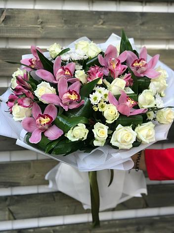 Букет цветов из: Розы и Хризантемы в Кодинске