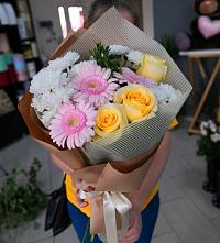Букет цветов из:  Герберы, Розы и Хризантемы в Кодинске