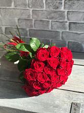 Красные розы Фридом в Кодинске Букет Красные розы Фридом в Кодинске
