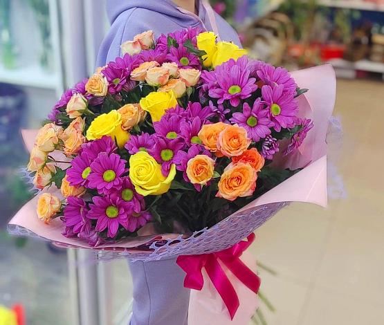 Букет цветов из: Хризантемы и Розы в Кодинске
