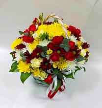 Цветочная композиция из Хризантемы и Розы в корзине в Кодинске