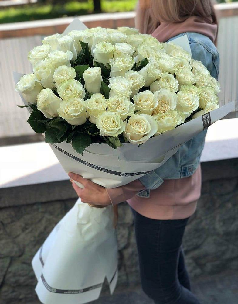 35 Белых роз в Кодинске Букет 35 Белых роз в Кодинске