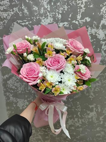 Букет цветов из: Гвоздики, Орхидеи и Розы в Кодинске