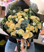 Букет птица счастья в Кодинске Букет цветов из: Розы и Лизиантусы в Кодинске