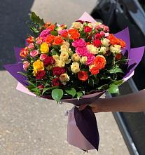 Букет Микс из разноцветных кустовых роз в Кодинске