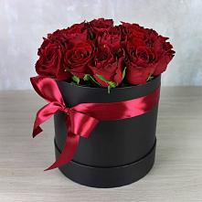 Композиция исключительность в Кодинске Цветочная композиция из Розы в шляпной коробке в Кодинске